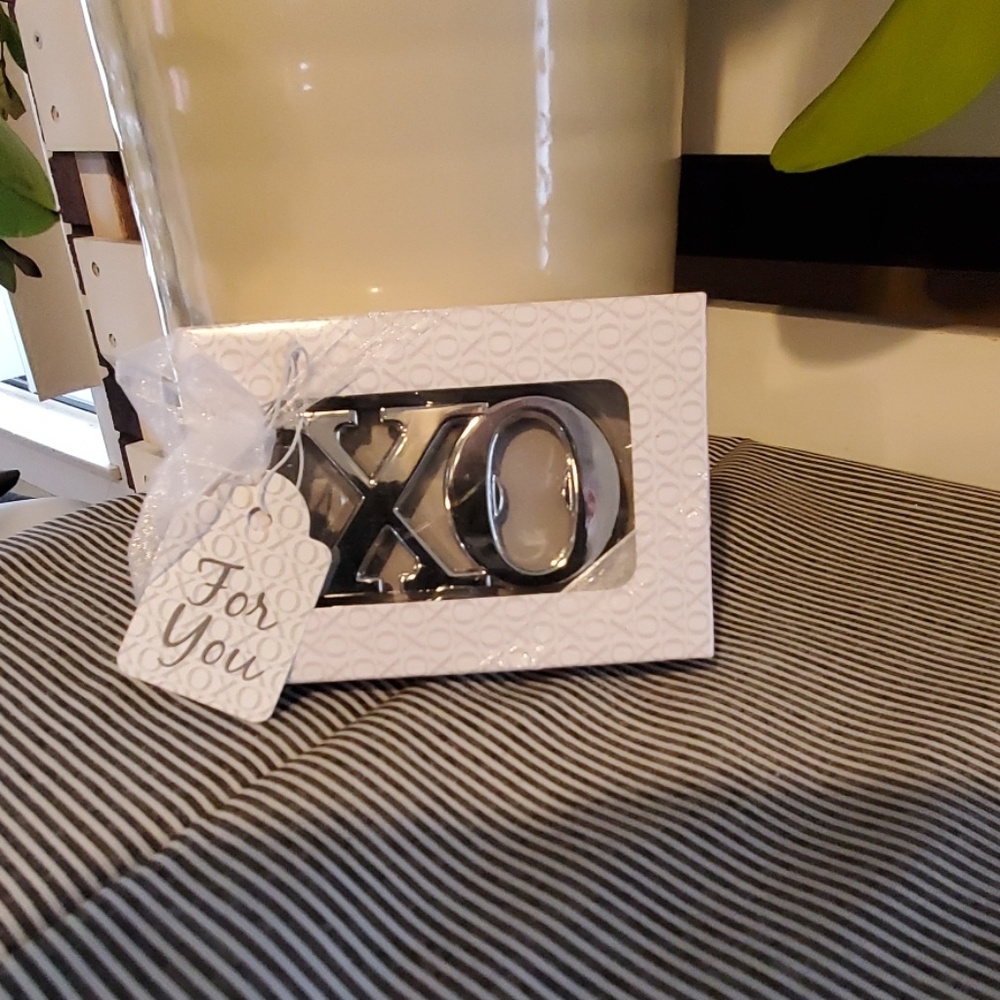 NWOT. XO  bottle opener.              #703